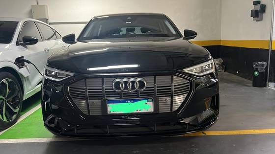 AUDI E-TRON ELÉTRICO PERFORMANCE QUATTRO